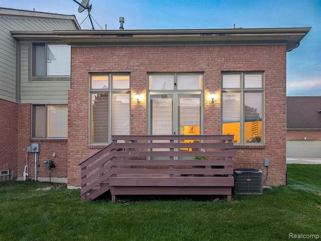 1038 Lorenzo Court, Troy, MI 48085