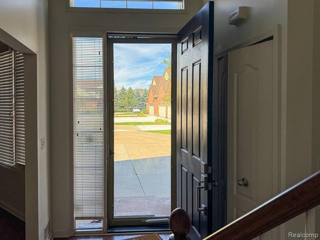 1038 Lorenzo Court, Troy, MI 48085