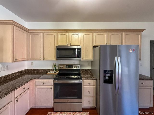1038 Lorenzo Court, Troy, MI 48085
