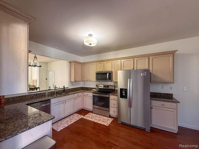 1038 Lorenzo Court, Troy, MI 48085