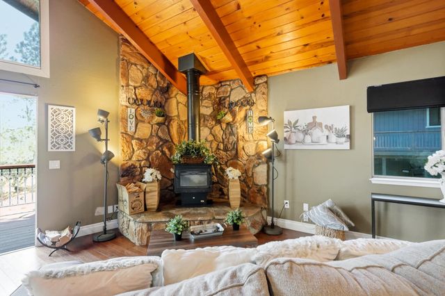 17849 Minnow Way, Penn Valley, CA 95946