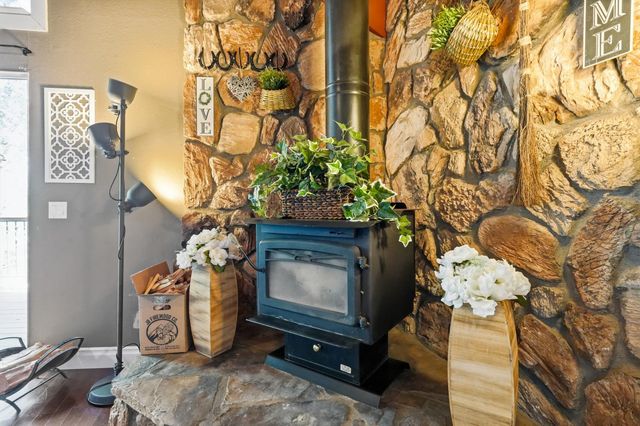 17849 Minnow Way, Penn Valley, CA 95946