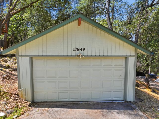 17849 Minnow Way, Penn Valley, CA 95946