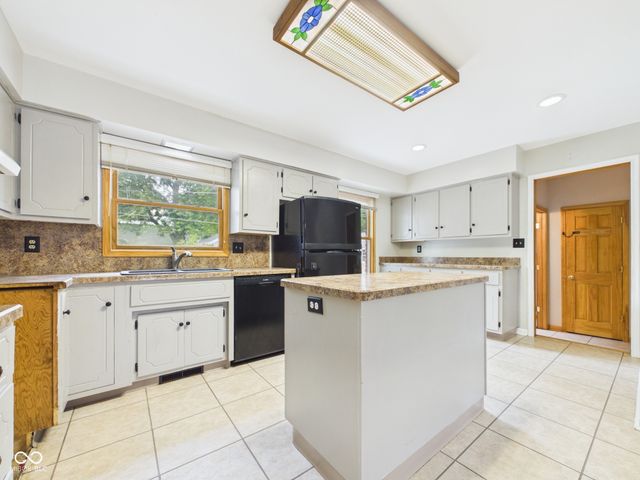 1727 Oakwood Drive, Anderson, IN 46011