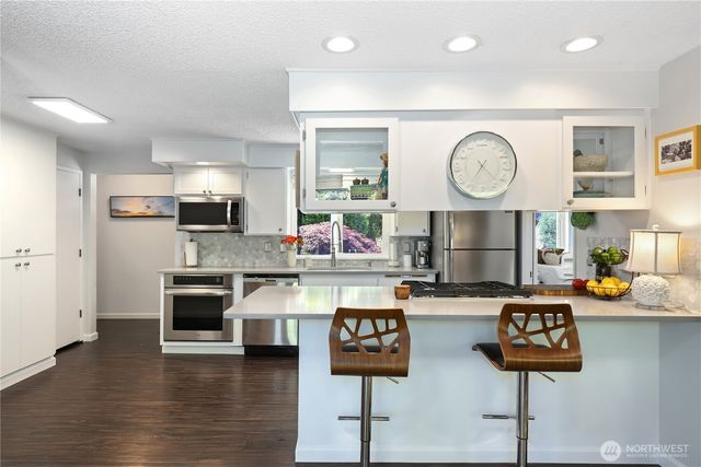 5121 Sunset Drive W, University Place, WA 98467