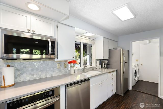5121 Sunset Drive W, University Place, WA 98467