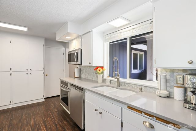 5121 Sunset Drive W, University Place, WA 98467