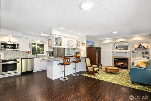 5121 Sunset Drive W, University Place, WA 98467