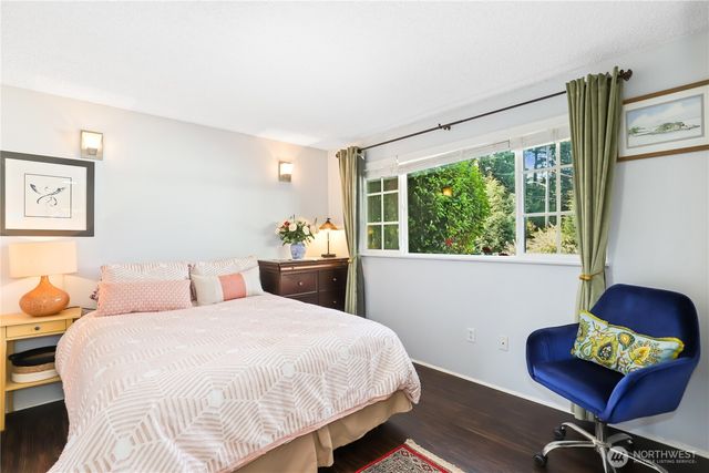 5121 Sunset Drive W, University Place, WA 98467