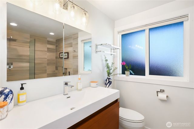 5121 Sunset Drive W, University Place, WA 98467