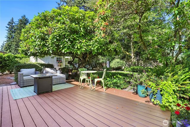 5121 Sunset Drive W, University Place, WA 98467