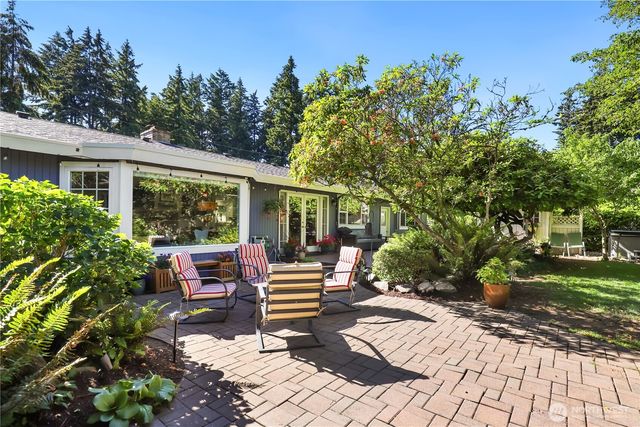 5121 Sunset Drive W, University Place, WA 98467