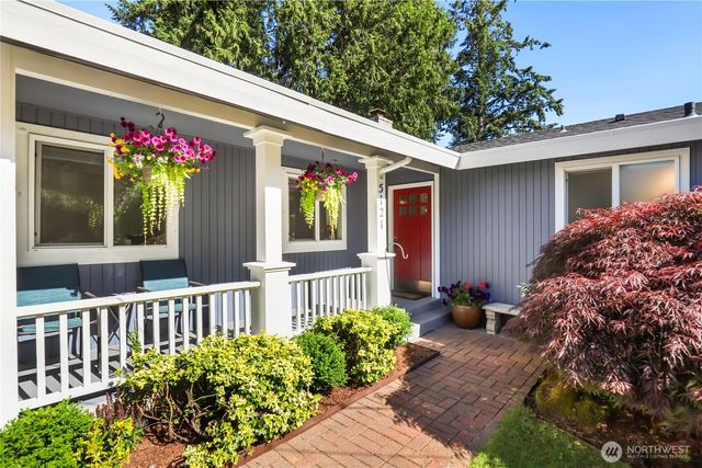 5121 Sunset Drive W, University Place, WA 98467