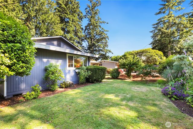 5121 Sunset Drive W, University Place, WA 98467