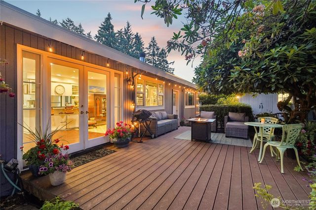 5121 Sunset Drive W, University Place, WA 98467