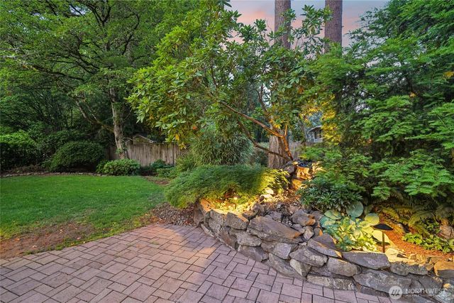5121 Sunset Drive W, University Place, WA 98467