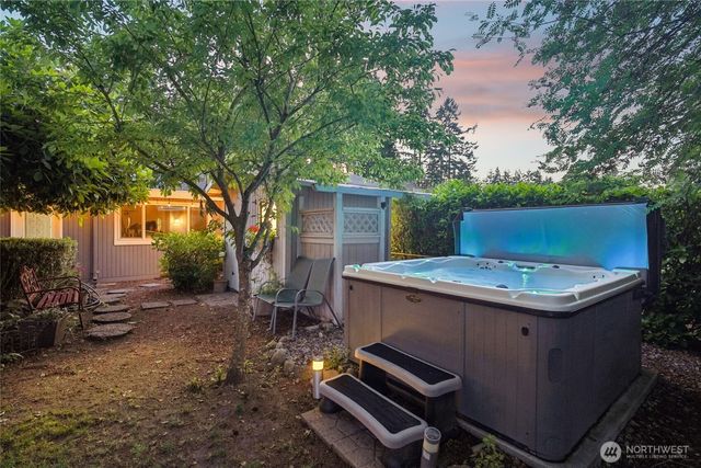 5121 Sunset Drive W, University Place, WA 98467