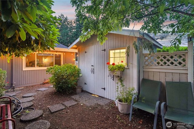 5121 Sunset Drive W, University Place, WA 98467