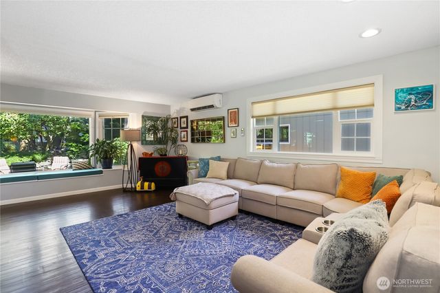 5121 Sunset Drive W, University Place, WA 98467