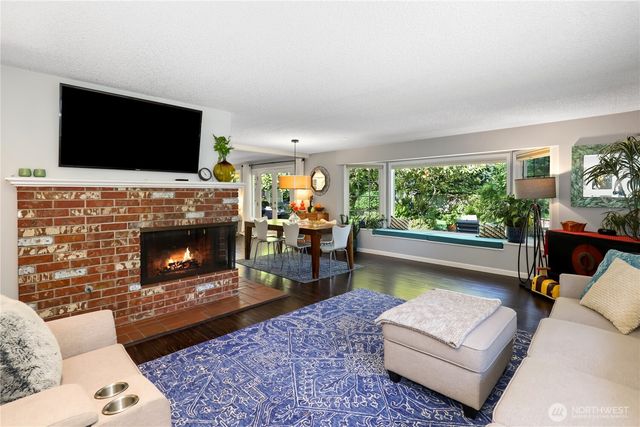 5121 Sunset Drive W, University Place, WA 98467