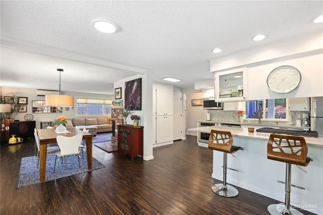 5121 Sunset Drive W, University Place, WA 98467