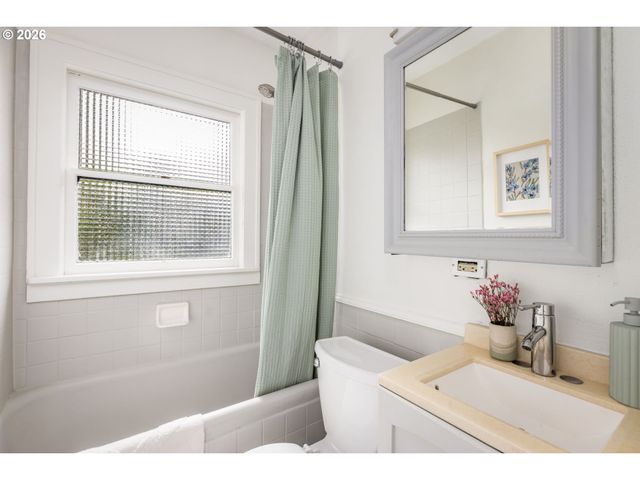 3931 Ne 41ST Ave, Portland, OR 97212