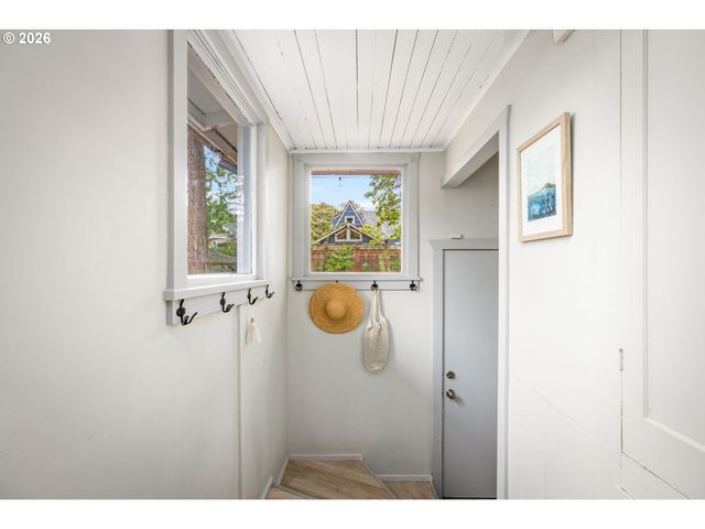 3931 Ne 41ST Ave, Portland, OR 97212