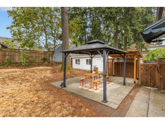 3931 Ne 41ST Ave, Portland, OR 97212