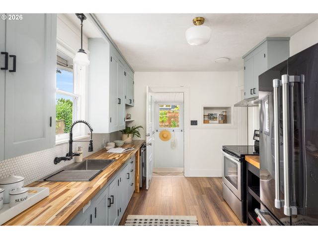 3931 Ne 41ST Ave, Portland, OR 97212