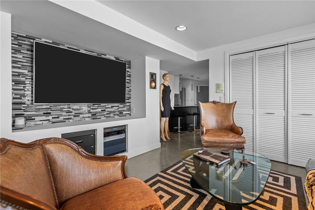 43 Highland Avenue, Warwick, RI 02886