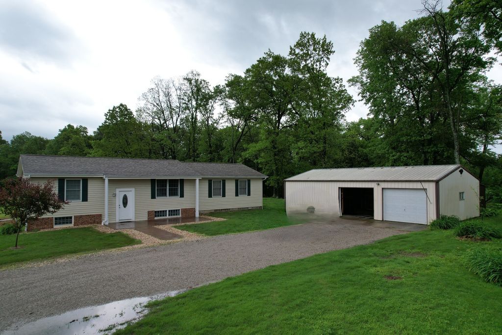 Image 1 of property listing at 22664 N Hails Lane, Texico, IL 62889