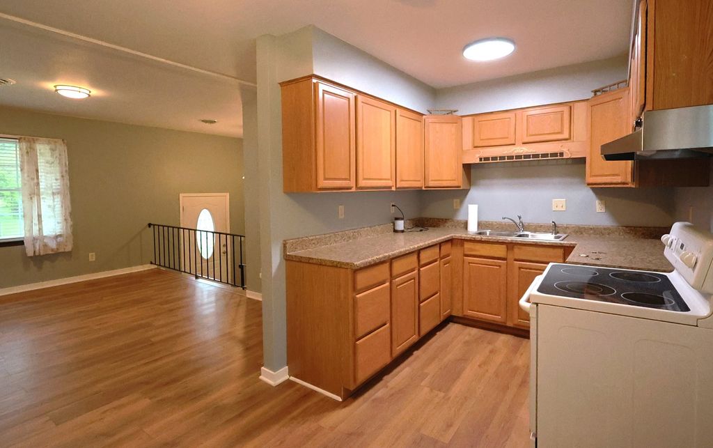 Image 11 of property listing at 22664 N Hails Lane, Texico, IL 62889