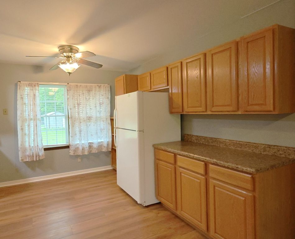 Image 13 of property listing at 22664 N Hails Lane, Texico, IL 62889