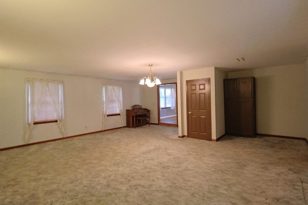 Image 14 of property listing at 22664 N Hails Lane, Texico, IL 62889