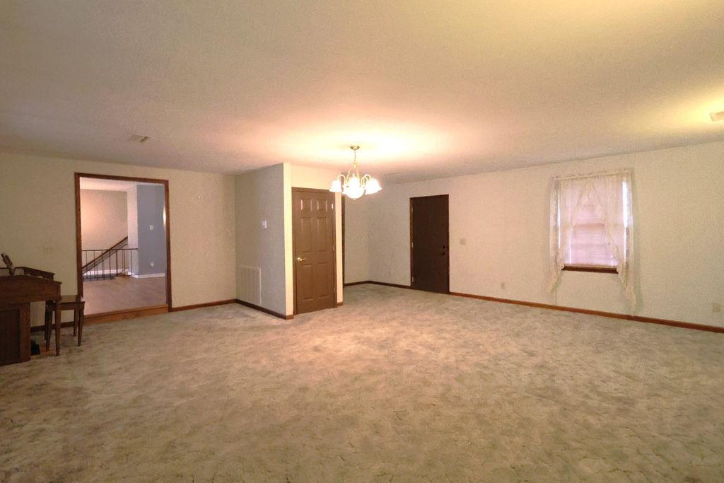 Image 15 of property listing at 22664 N Hails Lane, Texico, IL 62889