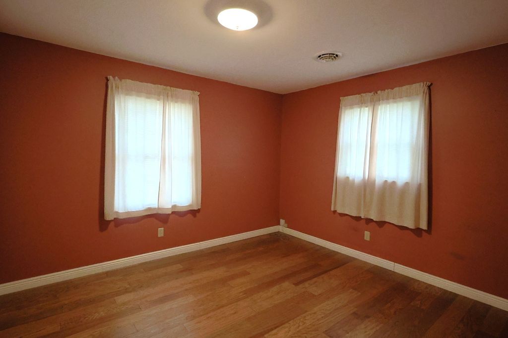 Image 19 of property listing at 22664 N Hails Lane, Texico, IL 62889