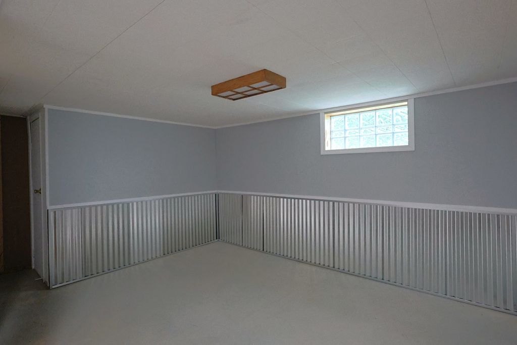 Image 25 of property listing at 22664 N Hails Lane, Texico, IL 62889