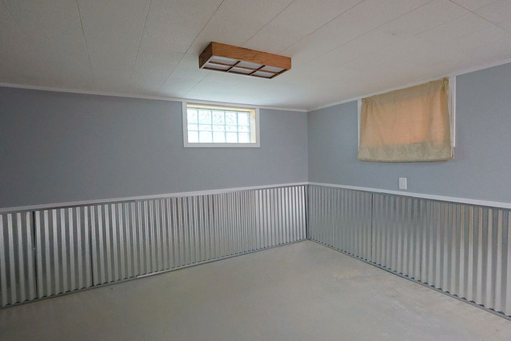 Image 26 of property listing at 22664 N Hails Lane, Texico, IL 62889