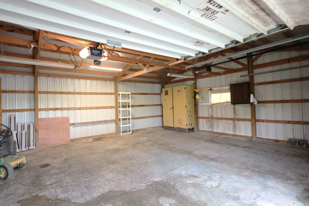 Image 29 of property listing at 22664 N Hails Lane, Texico, IL 62889