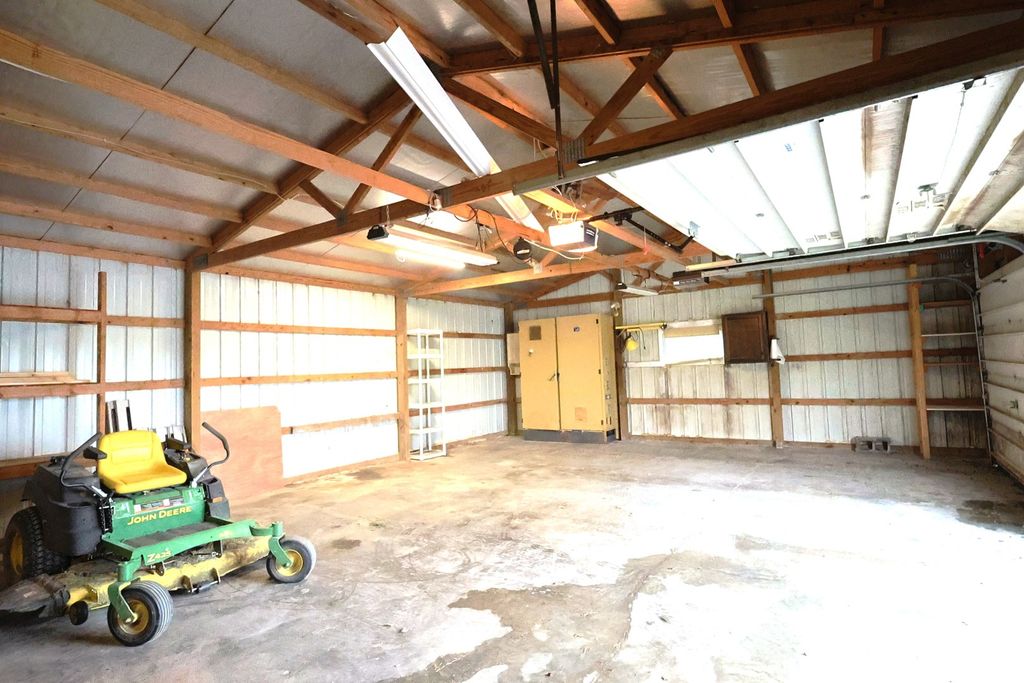 Image 32 of property listing at 22664 N Hails Lane, Texico, IL 62889