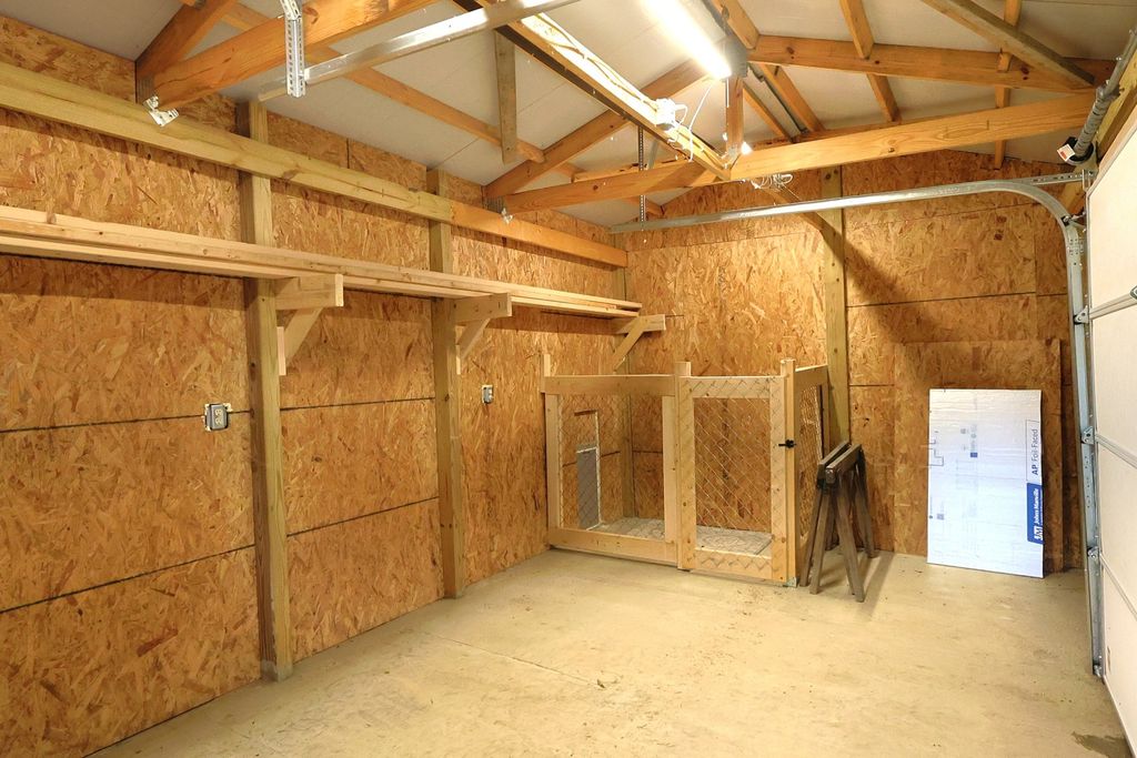 Image 35 of property listing at 22664 N Hails Lane, Texico, IL 62889