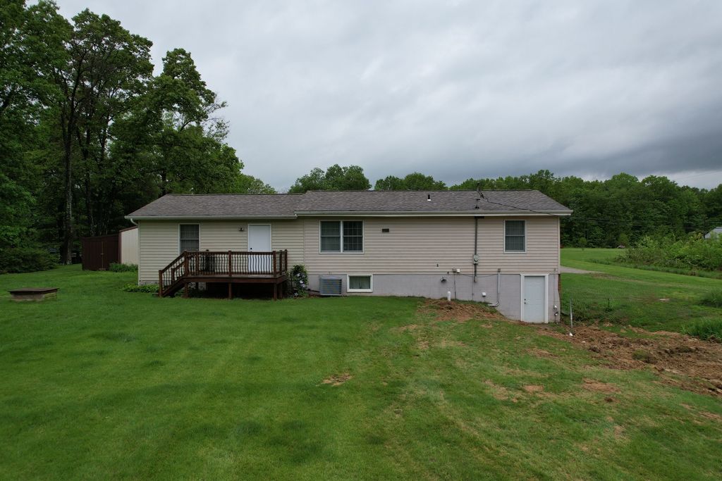 Image 38 of property listing at 22664 N Hails Lane, Texico, IL 62889
