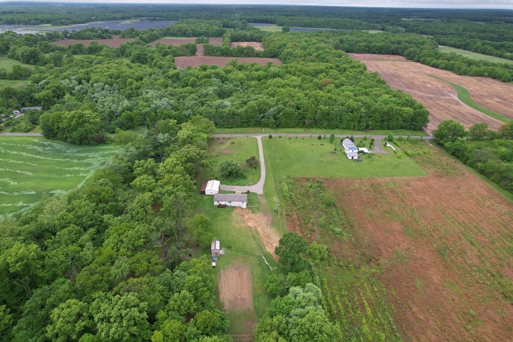 Image 40 of property listing at 22664 N Hails Lane, Texico, IL 62889