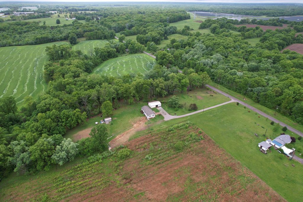 Image 41 of property listing at 22664 N Hails Lane, Texico, IL 62889