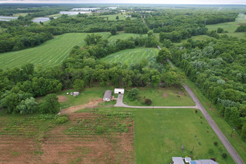 Image 42 of property listing at 22664 N Hails Lane, Texico, IL 62889