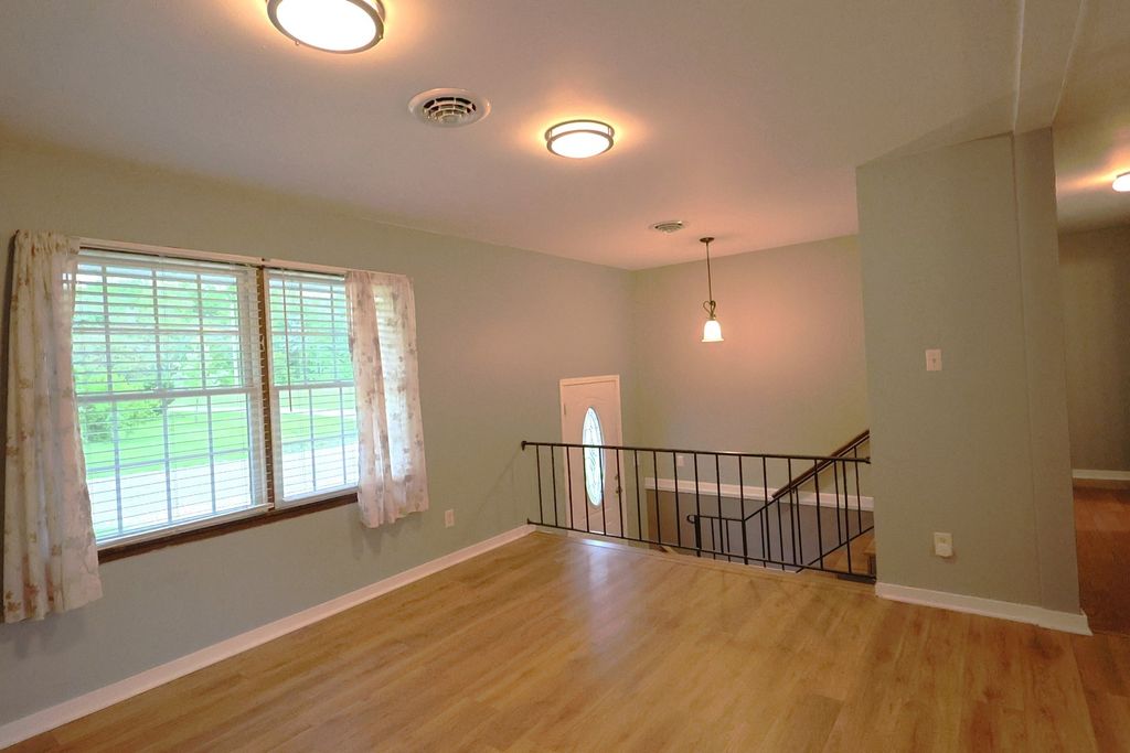 Image 9 of property listing at 22664 N Hails Lane, Texico, IL 62889