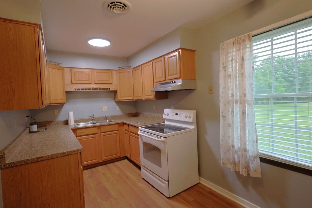 Image 10 of property listing at 22664 N Hails Lane, Texico, IL 62889