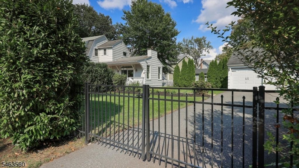 209 Midwood Pl, Westfield Town, NJ 07090 — photo 2
