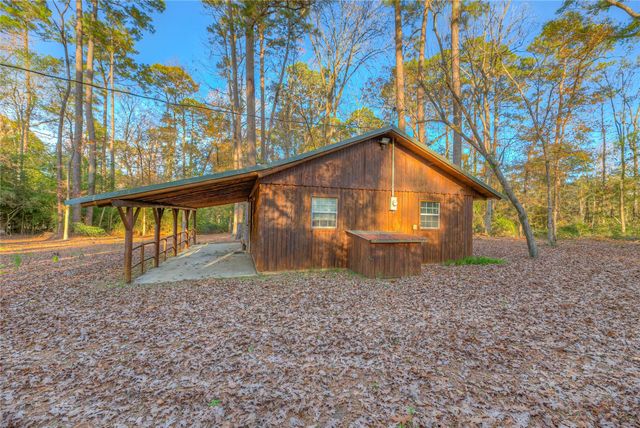 156 Bald Eagle Drive, Livingston, TX 77351