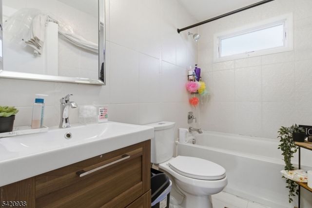 431 Forest St, Kearny Town, NJ 07032